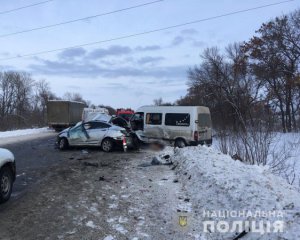 З'ясували, хто загинув у легковику під Харковом