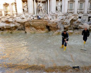 1,5 млн. евро: власть и церковь в Риме конкурируют за монеты из фонтана Треви