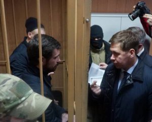 Украинских моряков встречали в суде аплодисментами