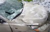 Міські лавини: як сніг з дахів падає на автомобілі
