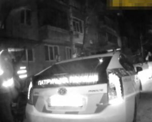 Патрульні врятували 1-річну дитину від переохолодження: відео