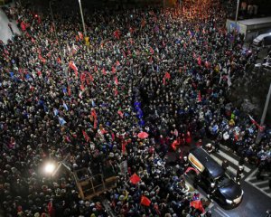 В Гданске тысячи людей собрались провожали в последний путь убитого мэра