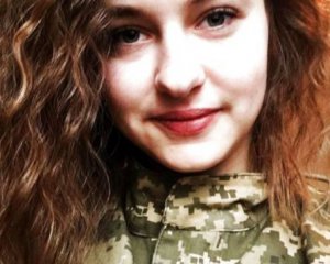 "Роздягайся-лягай": командир домагався молодої лейтенантки