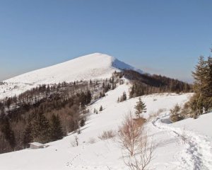 Біля підніжжя гори на Львівщині знайшли тіло туриста