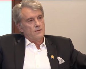 Ющенко пояснив, чому українська влада зволікала з воєнним станом