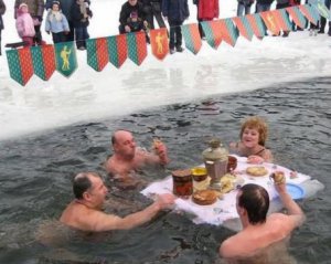 Купання на Водохреще - російська традиція