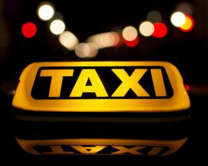 В Николаеве около 150 таксистов гонялись за похитителем авто