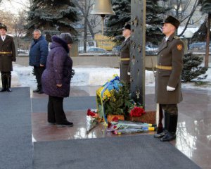 Колокол Памяти раздался 18 раз - овспомнили погибшых защитников Украины