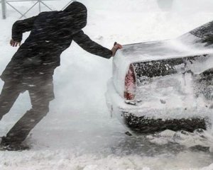 Водіїв закликали не виїжджати з міст: де очікувати хуртовини