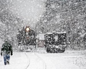 Парализованный аэропорт и каток на дорогах: как снегопады сказались на жизни украинцев