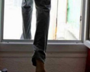 Підліток зарізав матір і вистрибнув із вікна: назвали мотив