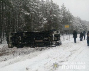 Мікроавтобус з пасажирами потрапив у аварію