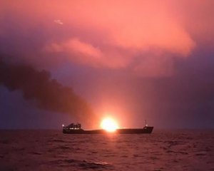 Росіяни не можуть загасити палаючі в Чорному морі танкери вже тиждень