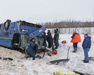Автобус з дітьми потрапив у аварію - є загиблі