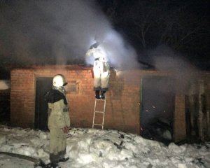 Понад 4 години гасили дрова та вугілля