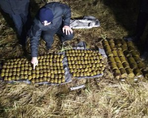 Чоловік знайшов у полі півтисячі одиниць вибухівки