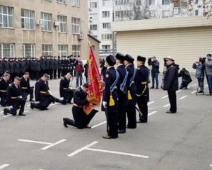 Порошенко привітав полонених моряків з новим званням