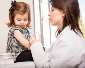 Детей без прививок не будут пускать в учебные заведения