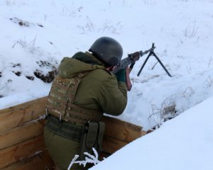 Бойовики обстріляли українських бійців на Донбасі, є поранений