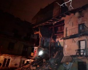 У Львові впала стіна триповерхового будинка