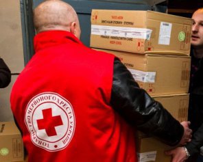 На Донбасс въехали восемь грузовиков с гуманитарной помощью