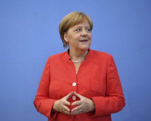 Меркель выступила против изоляции России