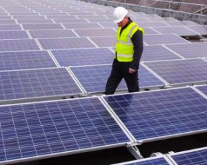 Нові робочі місця: українці будують величезну сонячну електростанцію