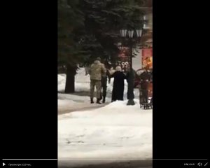 &quot;Стреляйте в него&quot; - местные жители вынесли приговор пьяному боевику ДНР