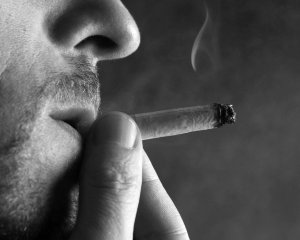 Як куріння може вплинути на зір людини