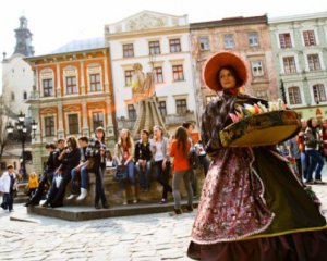 Розповіли, з яких країн найчастіше приїжджають туристи до України