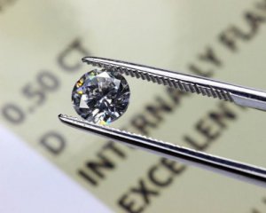 Известную компанию, которая продавала бриллианты, обвинили в миллионных махинациях