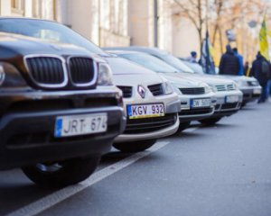 Які найдорожчі авто розмитнили в Україні за останні 3 місяці
