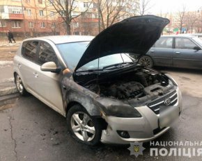 В Полтаве снова появился поджигатель - за ночь сгорели 2 машины