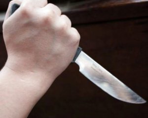 21-річний чоловік вдарив  поліцейського ножем у серце