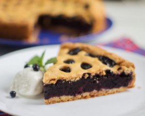 З вишнями, чорницею та гарбузом: найпростіші рецепти домашніх пирогів