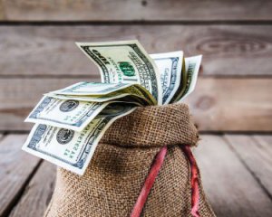 Доллары или гривны: как выгоднее держать деньги в банке