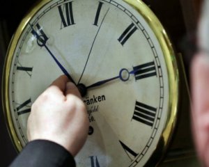 Україні запропонували відмовитися від переведення годинників