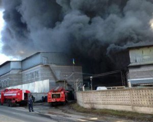 Під Дніпром горить завод