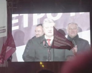 &quot;Будем приходить еще и еще&quot;: Нацкорпус перекрикивал Порошенко на митинге