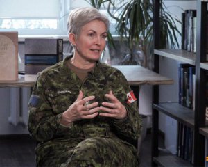 Канадская генералка рассказала, как соединила карьеру и рождение четырех детей