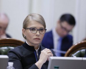 Після викриття корупційних оборудок президента на армії, він має знятися з виборів – Тимошенко