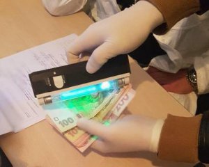 Заплатіть за труп: директора моргу спіймали на хабарі