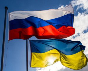 Больше половины украинцев хорошо относятся к РФ - опрос