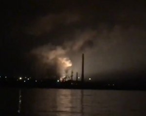 В Мариуполе начался масштабный пожар на заводе Азовсталь