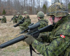 Канада залишає своїх військових в Україні - Reuters