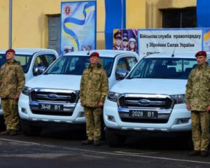 Українські військові отримали партію автомобілів з Канади