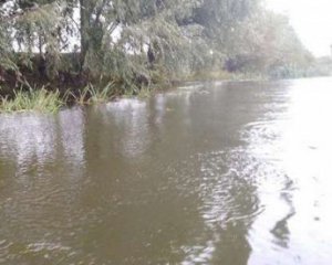 Селяни забруднюють річку Рось фекаліями