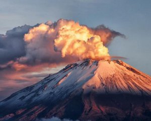 В Мексиці прокинувся легендарний вулкан Попокатепетль