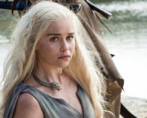 "Матір Драконів" розповіла шанувальникам про пережиті операції