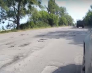 Автомобілісти вимагають відремонтувати дорогу на Побиванку